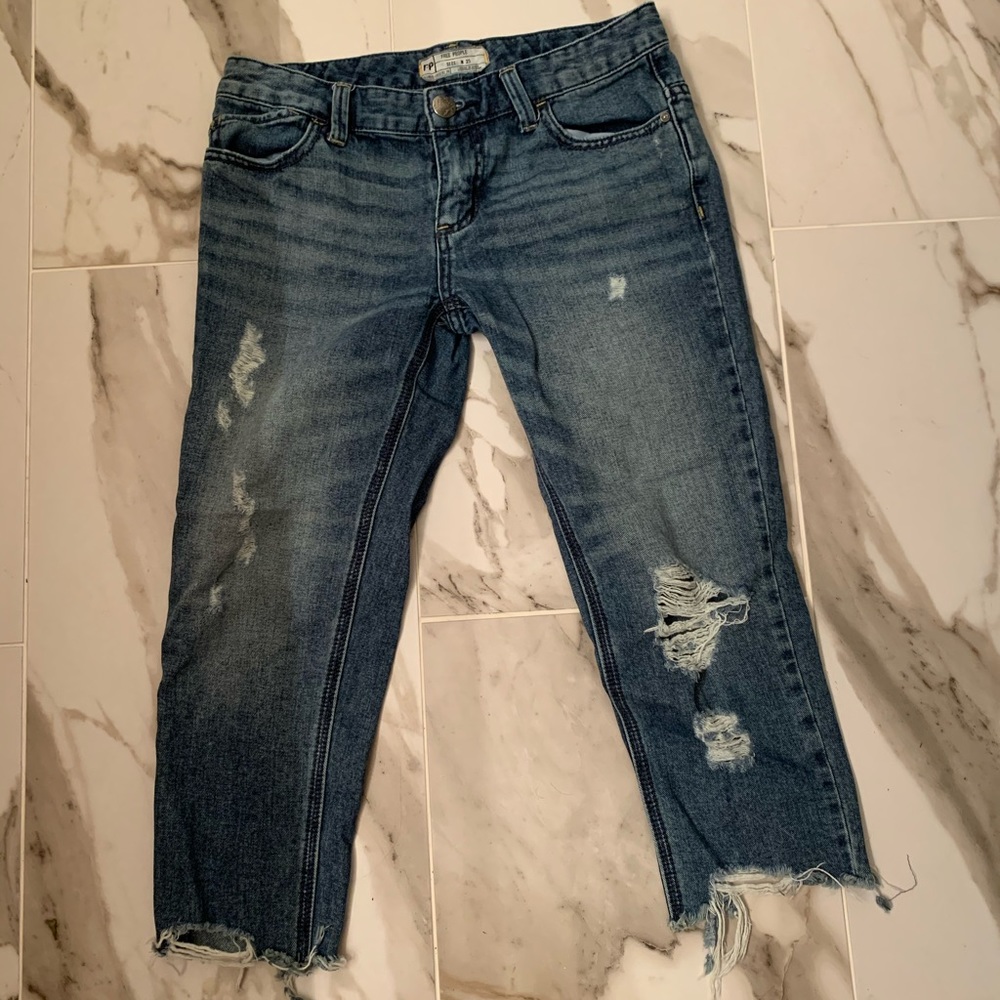 Free people distressed Capri jeans 25